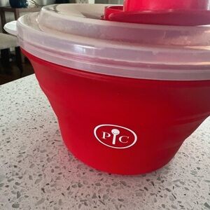 Like new-Pampered Chef silicone, microwavable popcorn popper🍿